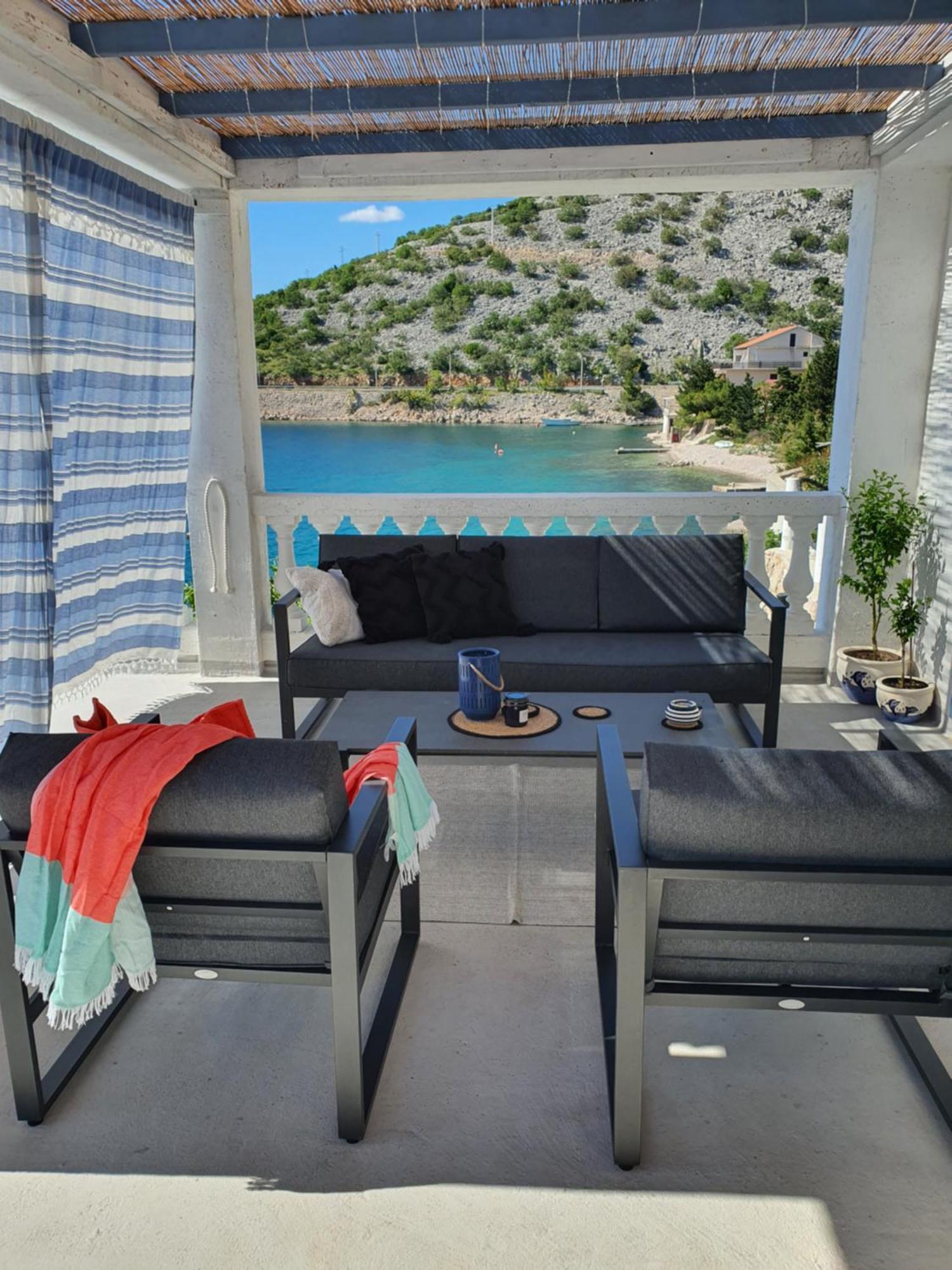 Kuca Za Odmor Seahouse Apartment Karlobag Exterior foto